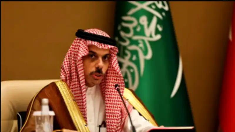 إغلاق 5 منشآت مخالفة لاشتراطات السلامة في الأحساء