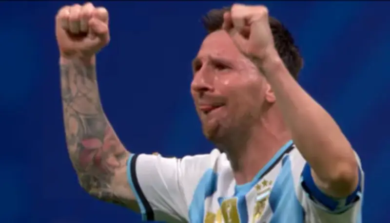 الأهلي يطيح بالاتحاد بثلاثية في كلاسيكو جدة