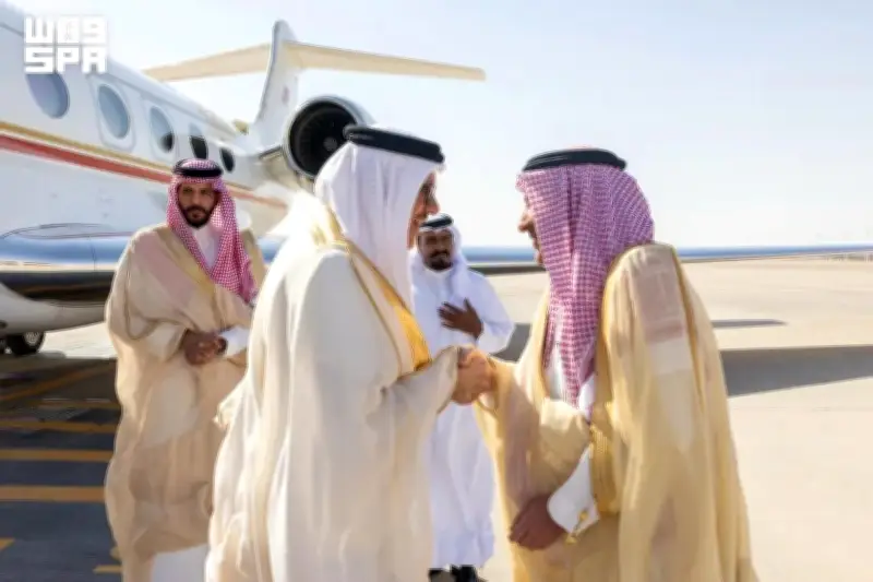وزير خارجية البحرين يصل الرياض في زيارة رسمية لتعزيز العلاقات