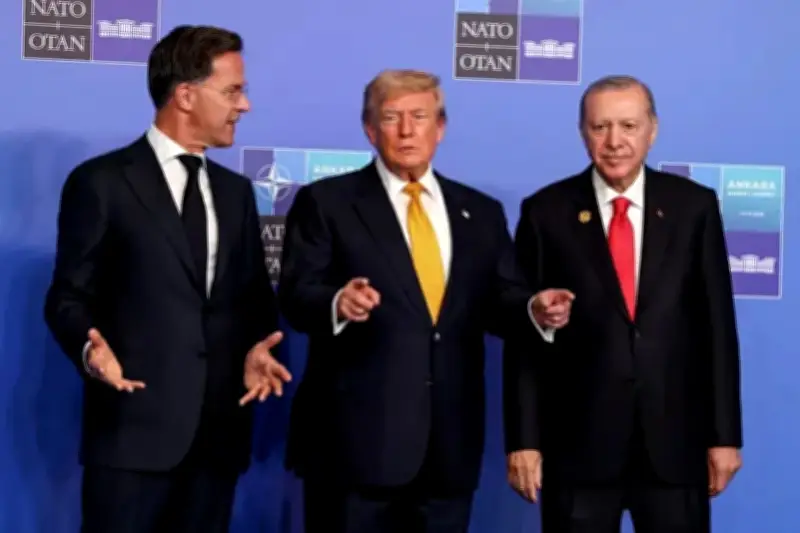 أردوغان يعلن استعداد تركيا لإزالة ألغام مضيق هرمز في قمة الناتو