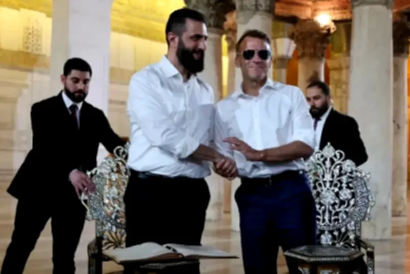 انفجارات قرب فندق إقامة ماكرون بدمشق قبل محادثاته مع الشرع