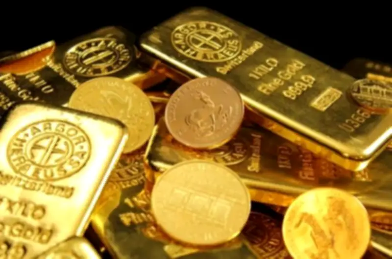 الذهب يتراجع 0.4% مع ترقب محضر اجتماع الفيدرالي الأمريكي