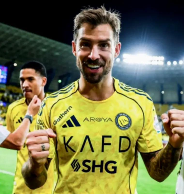 إينيغو مارتينيز يوافق على البقاء مع النصر موسماً إضافياً
