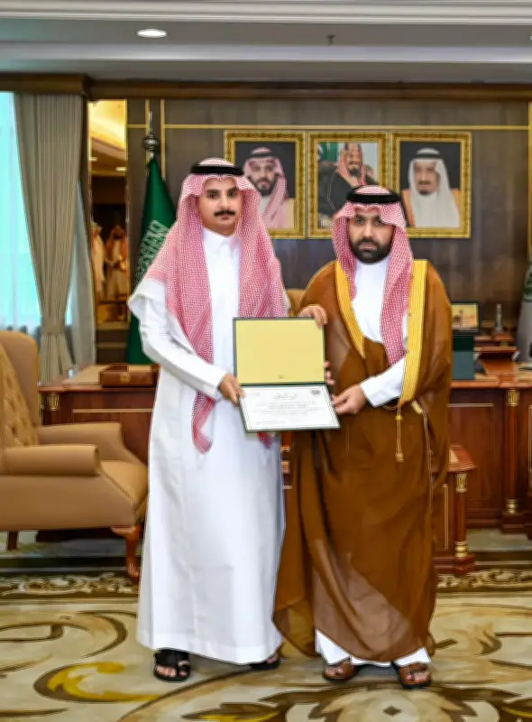 أمير جازان يكرّم موظفي وكالة الحقوق تقديراً لجهودهم المثمرة