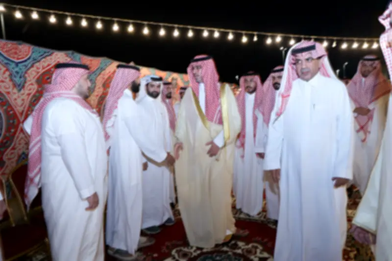 محافظ جدة والأمير سعود بن خالد يعزيان مدير عام عكاظ في وفاة شقيقه