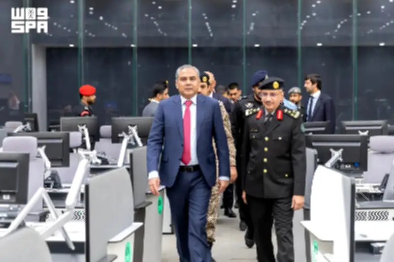 وزير الداخلية الباكستاني يزور مركز العمليات الأمنية الموحدة 911 بالرياض