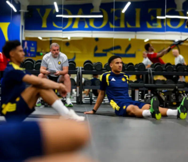 بوستيكوغلو يبدأ عمله في النصر بلقاء اللاعبين وأول مران