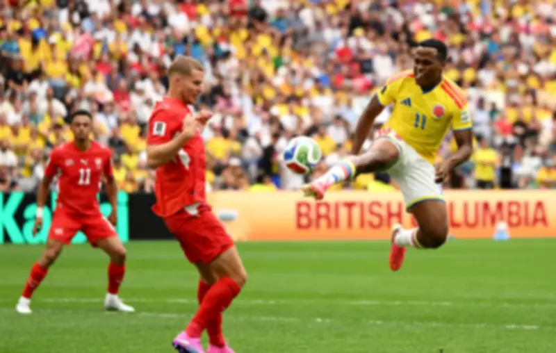 أمير الرياض يفتتح ملعب نادي النصر الجديد بحضور جماهيري