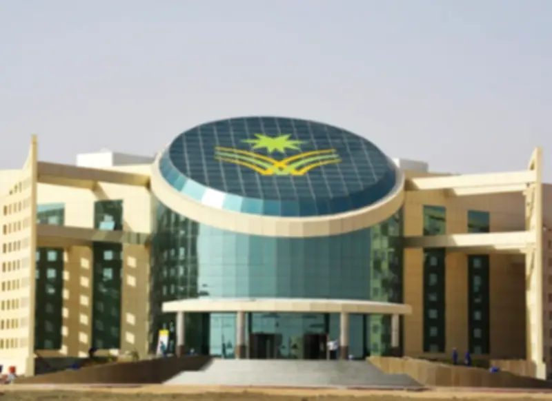 أمير الرياض يفتتح مشروع تطوير حي طويق ويطلع على الخدمات البلدية
