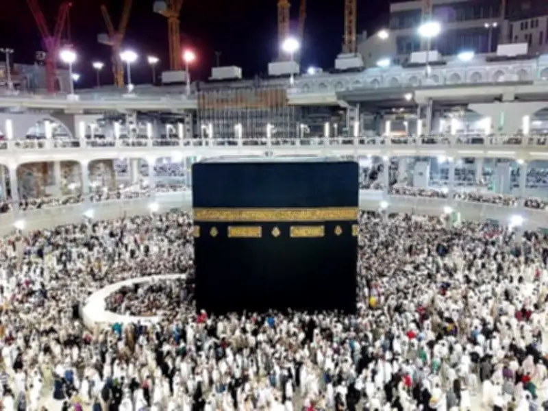 أمير الرياض يوجه بإيقاف أعمال الحفر العشوائي في الأحياء السكنية