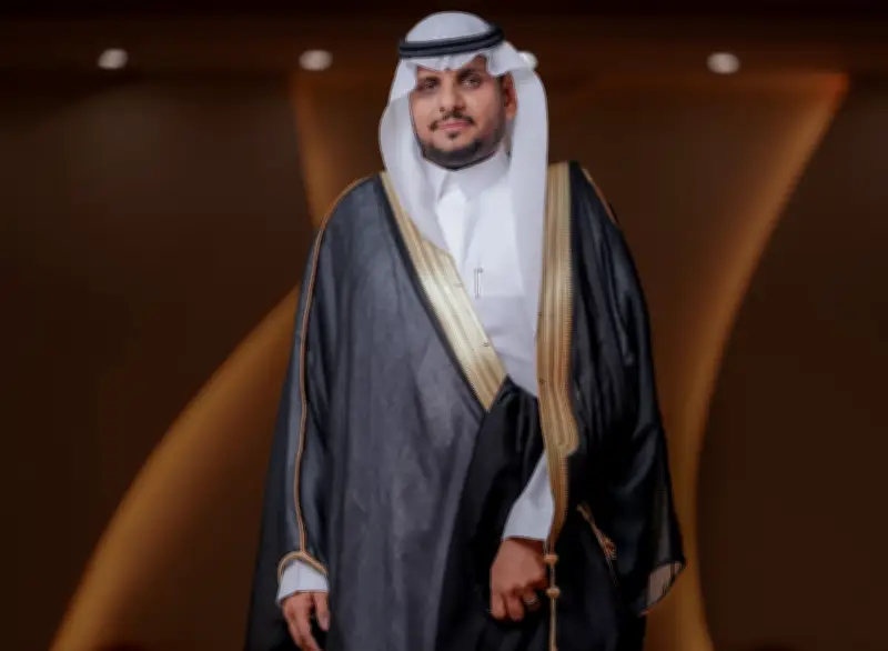 المعلم حسين بن علي عياشي يحتفل بزفافه في أبو عريش بحضور المشايخ والأعيان