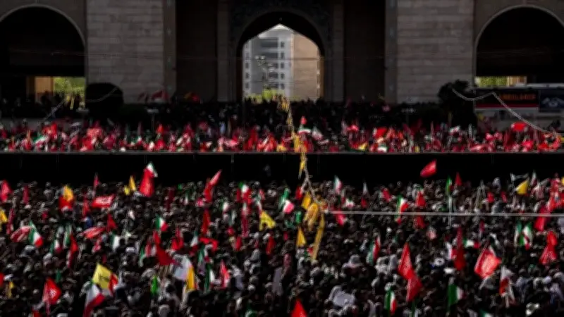 حشود في طهران لبدء مراسم جنازة خامنئي لمدة أسبوع