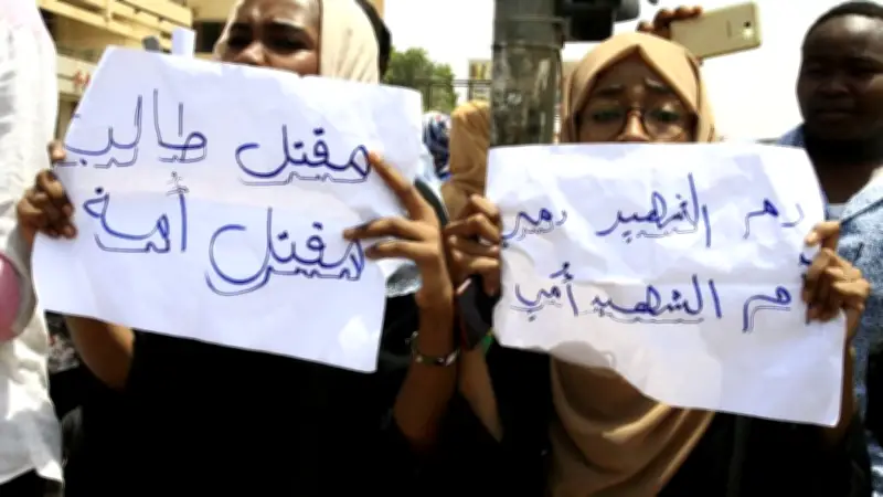 ترامب يهدد بفرض رسوم جمركية بنسبة 100% على دول البريكس