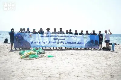 حرس الحدود بالشرقية ينظف قاع بحر شاطئ نصف القمر بمشاركة غواصين