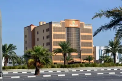 محكمة عمالية تلزم حلاقًا بدفع 40,866 ريالًا لخرقه عقد العمل