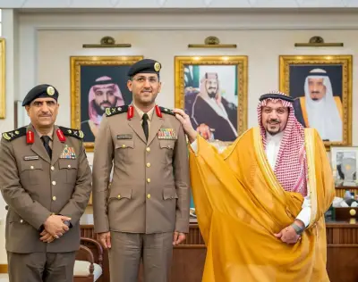أمير القصيم يقلد مدير مرور المنطقة رتبة لواء