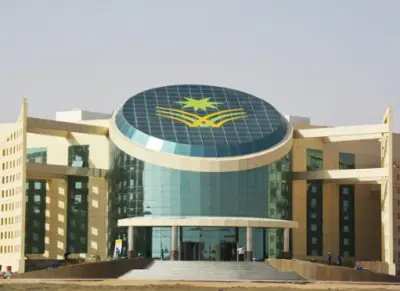 أمير الرياض يفتتح مشروع تطوير حي طويق ويطلع على الخدمات البلدية