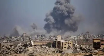 بابا نويل يصل إلى سانتا كلوز بولاية إنديانا في موكب احتفالي