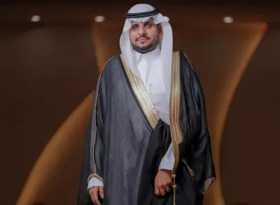 المعلم حسين بن علي عياشي يحتفل بزفافه في أبو عريش بحضور المشايخ والأعيان