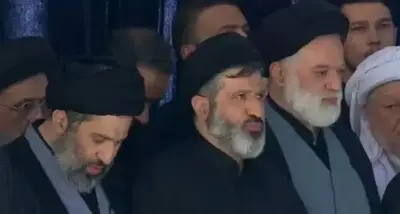 غياب الخمينيي عن جنازة والده يثير تساؤلات عن وضعه