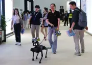 روبوتات حيوانية تظهر في مؤتمر الاقتصاد الرقمي العالمي ببكين