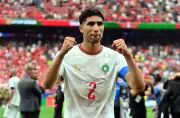 حكيمي يدخل نادي المئة مع المنتخب المغربي ويقترب من رقم النيبت