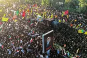 حشود غفيرة تودع خامنئي في النجف وسط توتر متصاعد