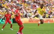 أمير الرياض يفتتح ملعب نادي النصر الجديد بحضور جماهيري